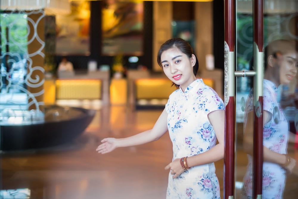 Grand Mercure Xiamen Downtown-Free Welcome Fruit & Metro Station Exterior photo